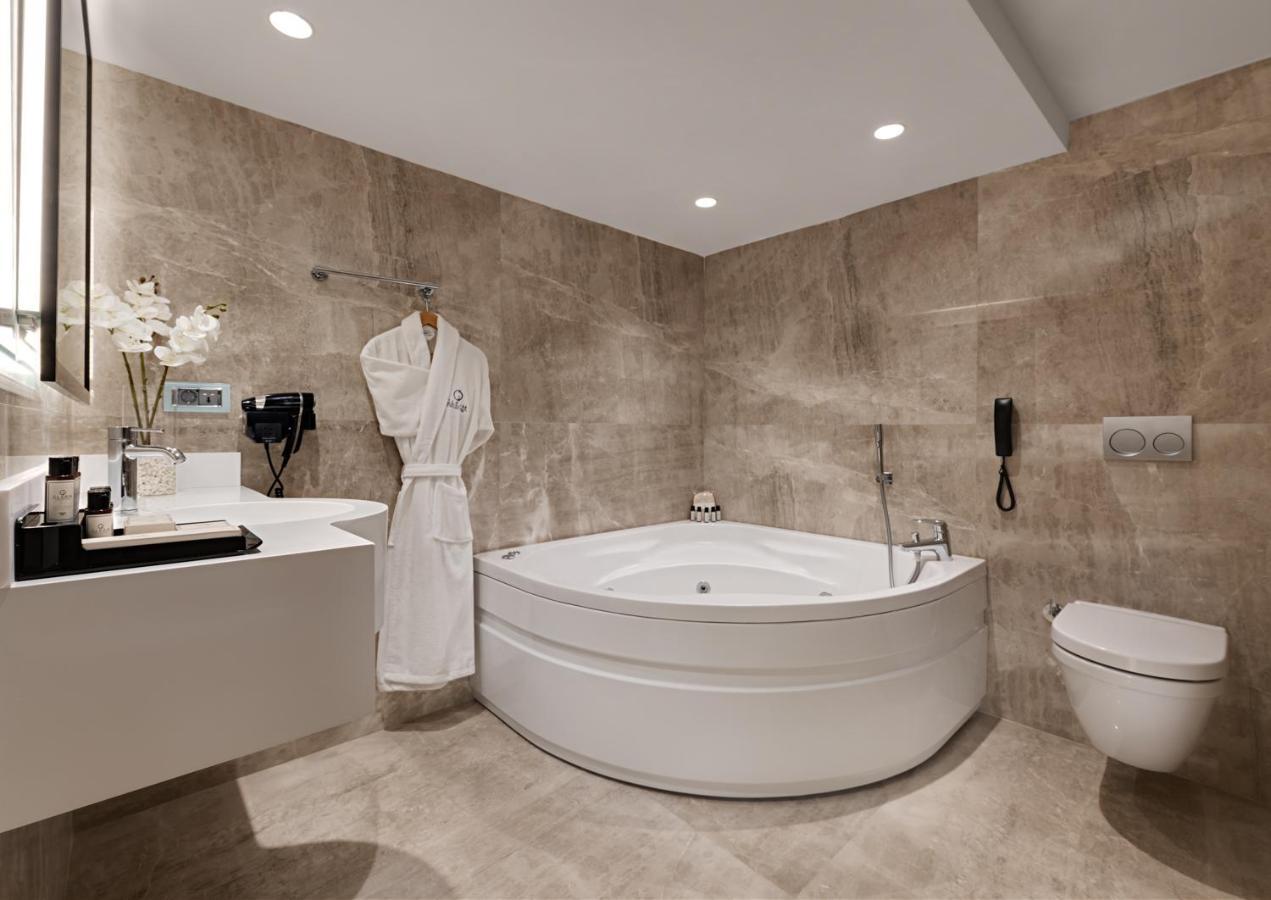 Gleam Collection Hotel Estambul Exterior foto Bathroom