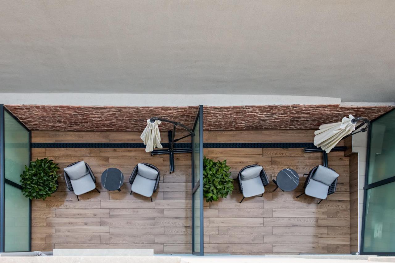 Gleam Collection Hotel Estambul Exterior foto The balcony of a suite at the hotel