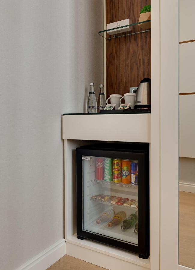 Gleam Collection Hotel Estambul Exterior foto A mini-bar in a hotel room